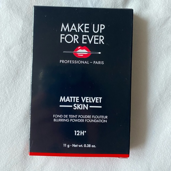 Matte Velvet Skin Powder Foundation shade Y225 - Picture 2 of 5